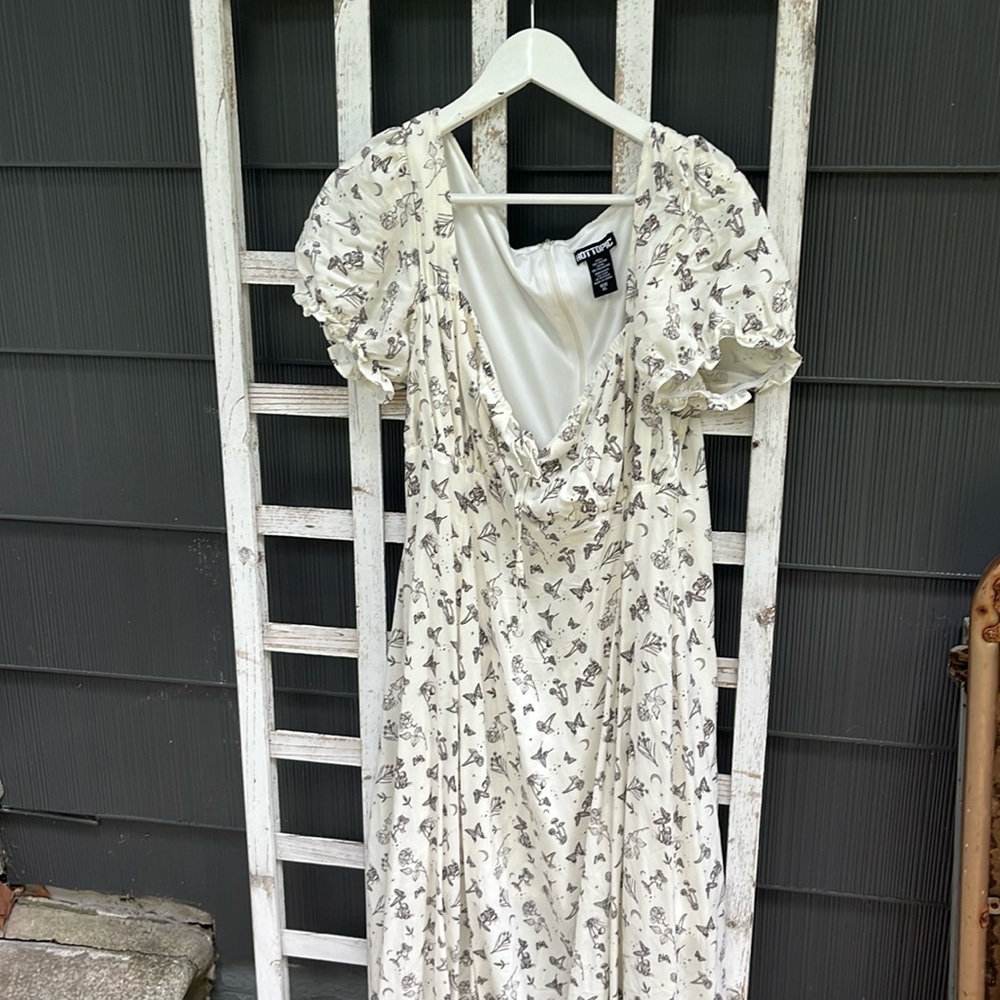 Hot Topic White Cottagecore Maxi Dress